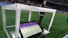 Takhle vypadalo stanoviště videorozhodčího na prosincovém mistrovství světa... Takhle vypadalo stanoviště videorozhodčího na prosincovém mistrovství světa...
