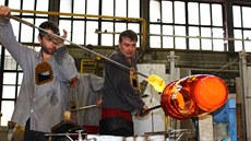 Skláři, kteří pracují ve společnosti Moser, patří k těm nejlepším na světě.... Skláři, kteří pracují ve společnosti Moser, patří k těm nejlepším na světě....