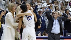 Basketbalistky UConnu slaví, proti South Carolině získali jubilejní 100. výhru... Basketbalistky UConnu slaví, proti South Carolině získali jubilejní 100. výhru...