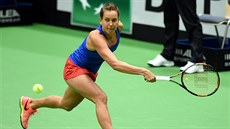 Barbora Strýcová v utkání Fed Cupu proti Garbine Muguruzaové