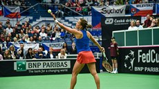 SERVIS. Barbora Strýcová v utkání Fed Cupu proti Garbine Muguruzaové SERVIS. Barbora Strýcová v utkání Fed Cupu proti Garbine Muguruzaové