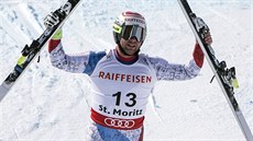 Beat Feuz slaví v cíli sjezdu ve Svatém Mořici. Beat Feuz slaví v cíli sjezdu ve Svatém Mořici.
