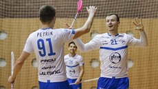 Florbalisté Otrokovic slaví gól. Florbalisté Otrokovic slaví gól.