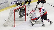 Momentka z duelu hokejist Tebíe (bílá) a Ústí nad Labem