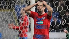 Plzeňský záložník Andreas Ivanschitz lituje spálené šance. Plzeňský záložník Andreas Ivanschitz lituje spálené šance.
