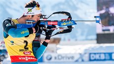 STOJKA. Martin Fourcade pi stelb v hromadném závodu na MS v Hochfilzenu.