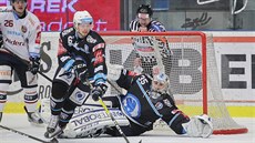Plzeňský útočník Miroslav Preisinger (u puku) v utkání proti Vítkovicím Plzeňský útočník Miroslav Preisinger (u puku) v utkání proti Vítkovicím