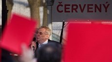 Prezident Miloš Zeman se setkal s občany při debatě u sokolovny v Červeném... Prezident Miloš Zeman se setkal s občany při debatě u sokolovny v Červeném...