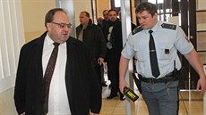 U soudu v úterý vypovídal bývalý hejtman Moravskoslezského kraje Miroslav Novák. U soudu v úterý vypovídal bývalý hejtman Moravskoslezského kraje Miroslav Novák.