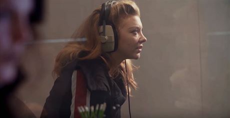 Natalie Dormerová pi nahrávání dabingu pro hru Mass Effect: Andromeda