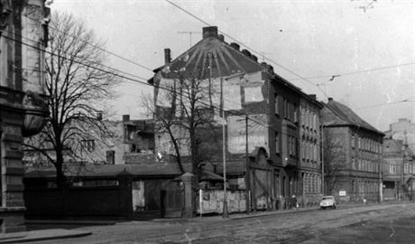Budova bývalé firmy Hanke, posléze lágru, v 60. letech minulého století. Nmci...
