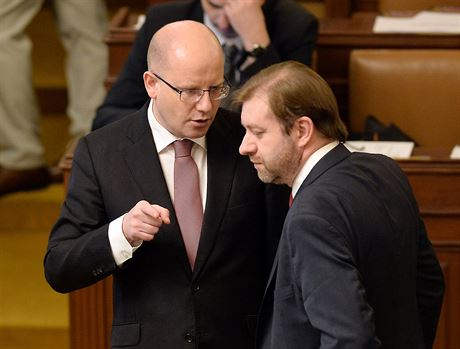 Zleva premiér a pedseda SSD Bohuslav Sobotka a éf poslaneckého klubu...