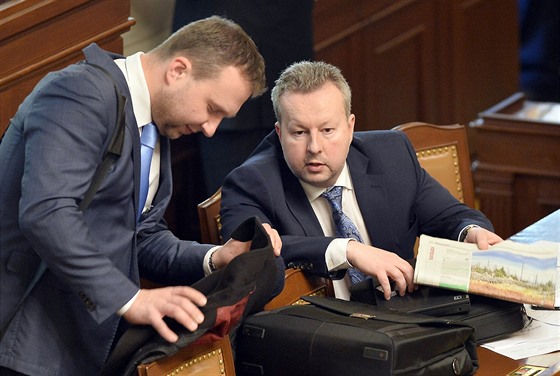 Ministr zemdlství Marián Jureka (vlevo) a ministr pro ivotní prostedí...