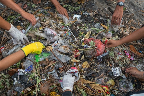Kadý den se v celé Indonésii dostane do oceánu skoro deset tun odpadk.