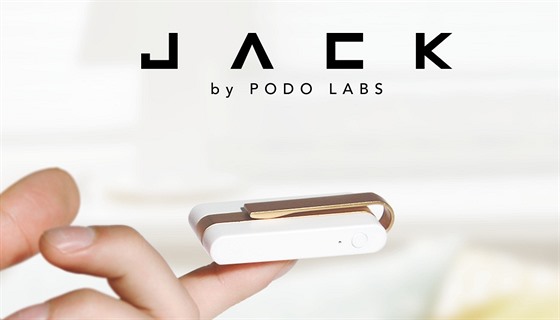 Adaptér s názvem JACK pro bezdrátový penos zvuku do vaich sluchátek.
