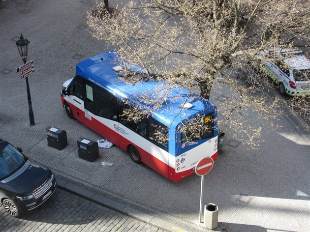 Autobus v parku