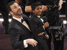 Moderátor Jimmy Kimmel v pímém penosu upozornil na mladého herce Sunnyho...