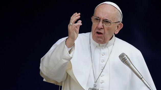Pape Frantiek bhem projevu na univerzit. (17.2. 2017)
