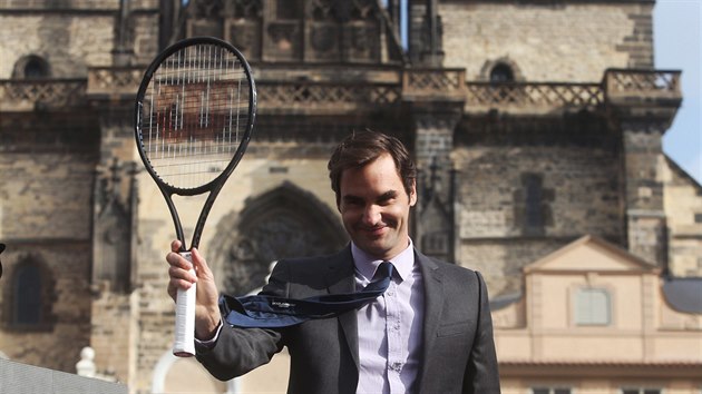 POZDRAV FANOUKM. Roger Federer na Staromstskm nmst.