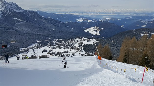 Ve stedisku Carezza se lyuje a do prvnho dubnovho vkendu.