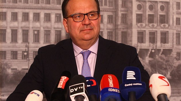 Ministr prmyslu Jan Mldek reaguje na oznmen o svm odvoln (Praha, 20. nora 2017)