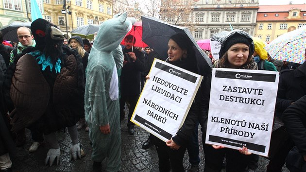 Protest proti sentnmu nvrhu novely o ochran prody, kter by podle kritik fakticky zlikvidoval nrodn parky v esk republice (Praha, 21. nora 2017)