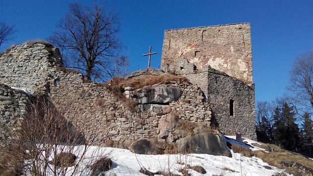 Zcenina hradu Vtkv kmen slou tak jako rozhledna a z Lipna nad Vltavou je sem opravdu kousek.
