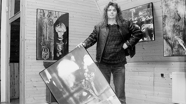 Fotograf Jaroslav Malk v roce 2000 ped vernis vstavy v ronovsk Galerii MK.
