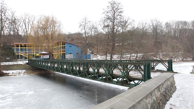 Most typu Bailey Bridge, kter se Spojencm tolik osvdil ve druh svtov vlce, je na tebsk Polance od roku 1945. Msto dostalo montovan enijn most jako povlenou pomoc.