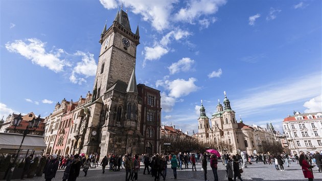 Vrchn st ve je teba opravit, protoe do jejho krovu kvli poryvm vtru zatk skrze okna voda.