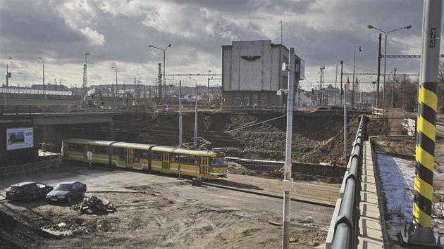 Pi rekonstrukci posledn sti Hlavnho vlakovho ndra v Plzni musej asistovat pyrotechnici. (19. nora 2017)