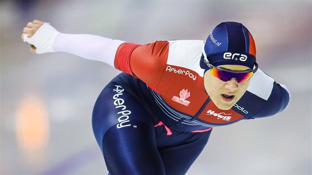 Karolna Erbanov pi zvrenm zvodu na 1000 metr na MS v sprinterskm tyboji v Calgary.