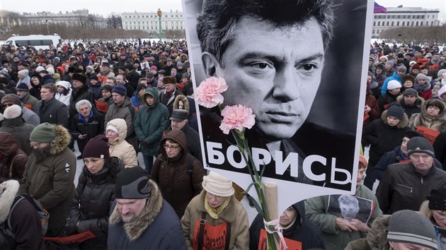 V Moskv se pi pleitosti druhho vro vrady ruskho opozinho politika Borise Nmcova selo asi 15 000 lid. (26. nora 2017)