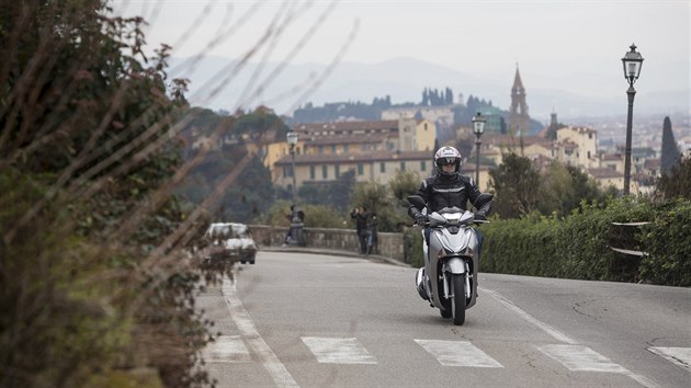 Test novho sktru Honda SH125 v italsk Florencii. Stoptadvactka bude zjemcm k dispozici za 87 900 korun.