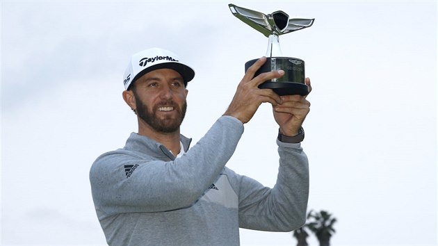 Dustin Johnson s cenou pro vtze turnaje Genesis Open