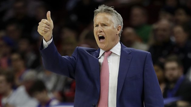 Spokojen philadelphsk trenr Brett Brown