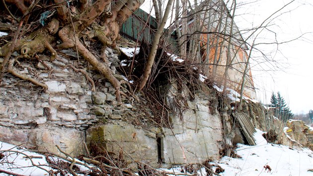 Archeologov zkoumaj pozstatky zaniklho hradu ve Vamberku na Rychnovsku.