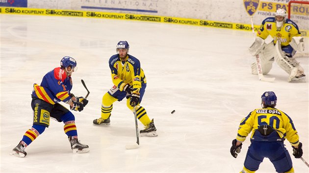 Momentka z duelu esk Budjovice vs. Perov (lut)