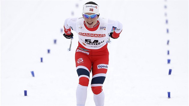 Norsk hvzda Marit Bjrgenov v cli desetikilometrov trati klasickou technikou na mistrovstv svta v Lahti