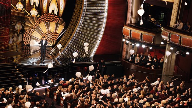 Pedvn Oscar v losangeleskm Dolby theatre ozvltnilo padajc oberstven (27. nora 2017).