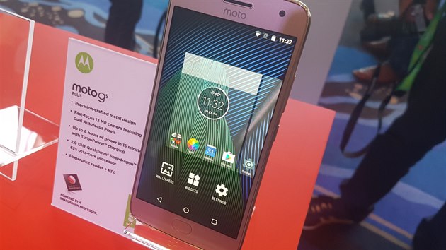 Moto G5 Plus na veletrhu MWC v Barecelon