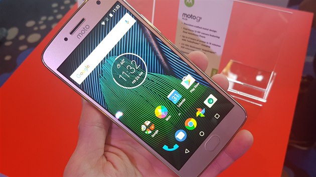 Moto G5 Plus na veletrhu MWC v Barecelon