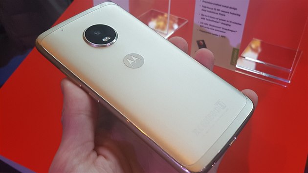 Moto G5 Plus na veletrhu MWC v Barecelon