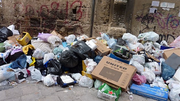 Zpach zapaenho smetit a hlunost dopravy jsou pro Palermo typick. Pokud nemte monost prohldnout si okol domu osobn, hledejte byt v co nejvym pate.