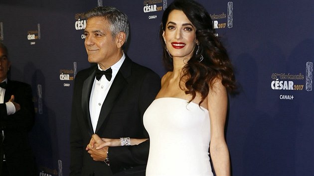 George Clooney a jeho thotn manelka Amal (Pa, 24. nora 2017)