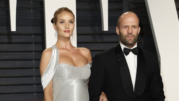 Rosie Huntington-Whiteleyov a Jason Statham (Beverly Hills, 26. nora 2017)