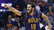 Omri Casspi z New Orleans divoce slaví úspné zakonení v duelu s Houstonem.