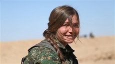 Píslunice peván kurdských jednotek SDF, operujících na severu Sýrie (21....