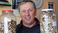Chebský mykolog Jiří Pošmura získal ocenění města za svou práci v osvětě a... Chebský mykolog Jiří Pošmura získal ocenění města za svou práci v osvětě a...