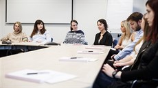 Studenti žurnalistiky Fakulty sociálních věd při zahájení kurzu on-line... Studenti žurnalistiky Fakulty sociálních věd při zahájení kurzu on-line...